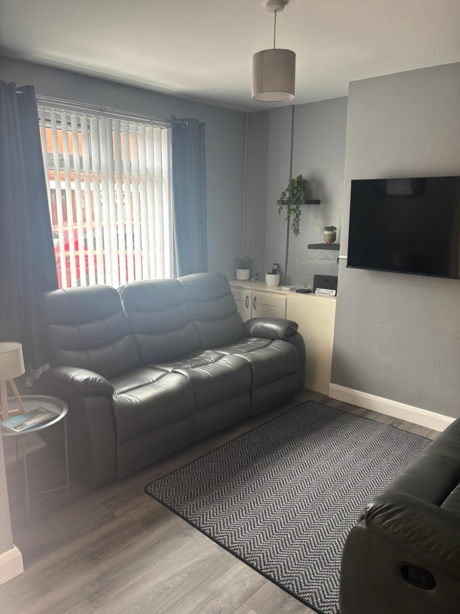 Caras Place , Falls Road * Belfast